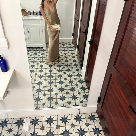 L’Agence Silk Gown - Picture 3 of 3